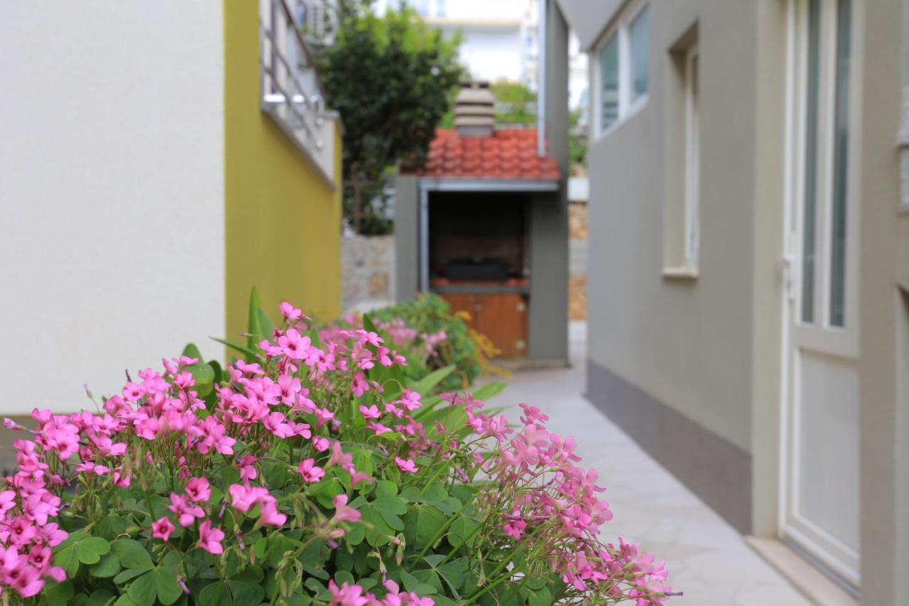 Apartments By The Sea Nemira, Omis - 17039 Tice Ngoại thất bức ảnh