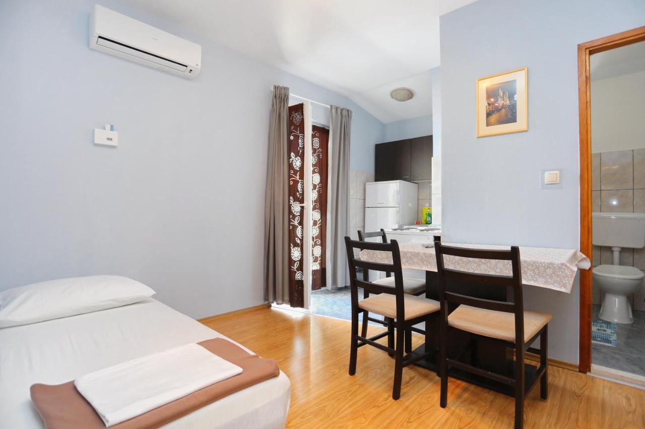 Apartments By The Sea Nemira, Omis - 17039 Tice Ngoại thất bức ảnh