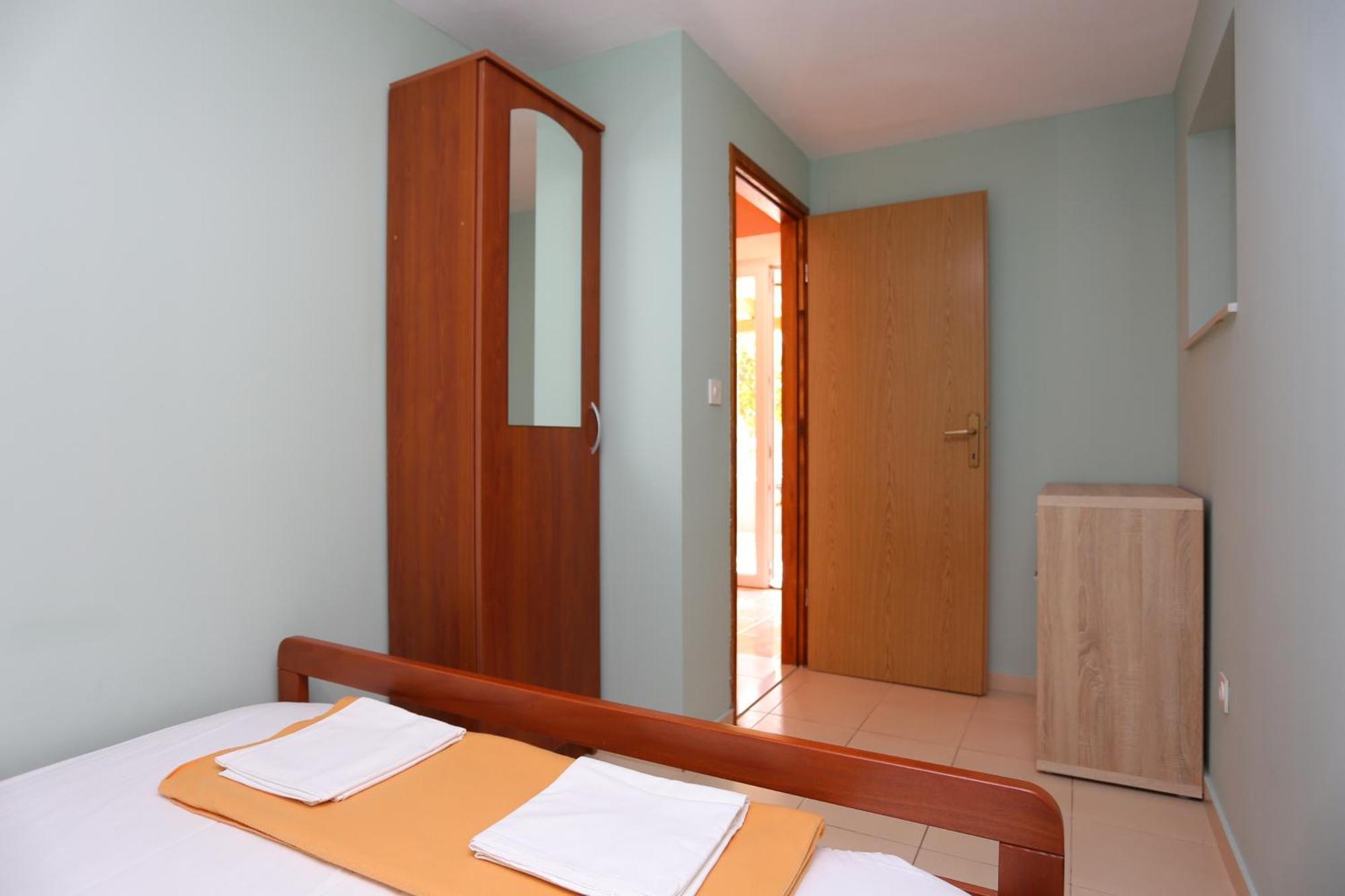 Apartments By The Sea Nemira, Omis - 17039 Tice Phòng bức ảnh